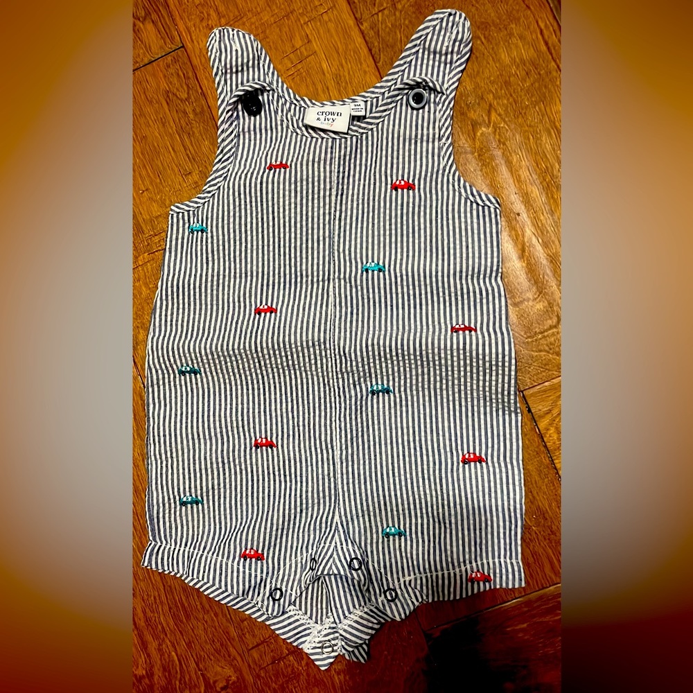 Crown & Ivy bodysuit size 9 month